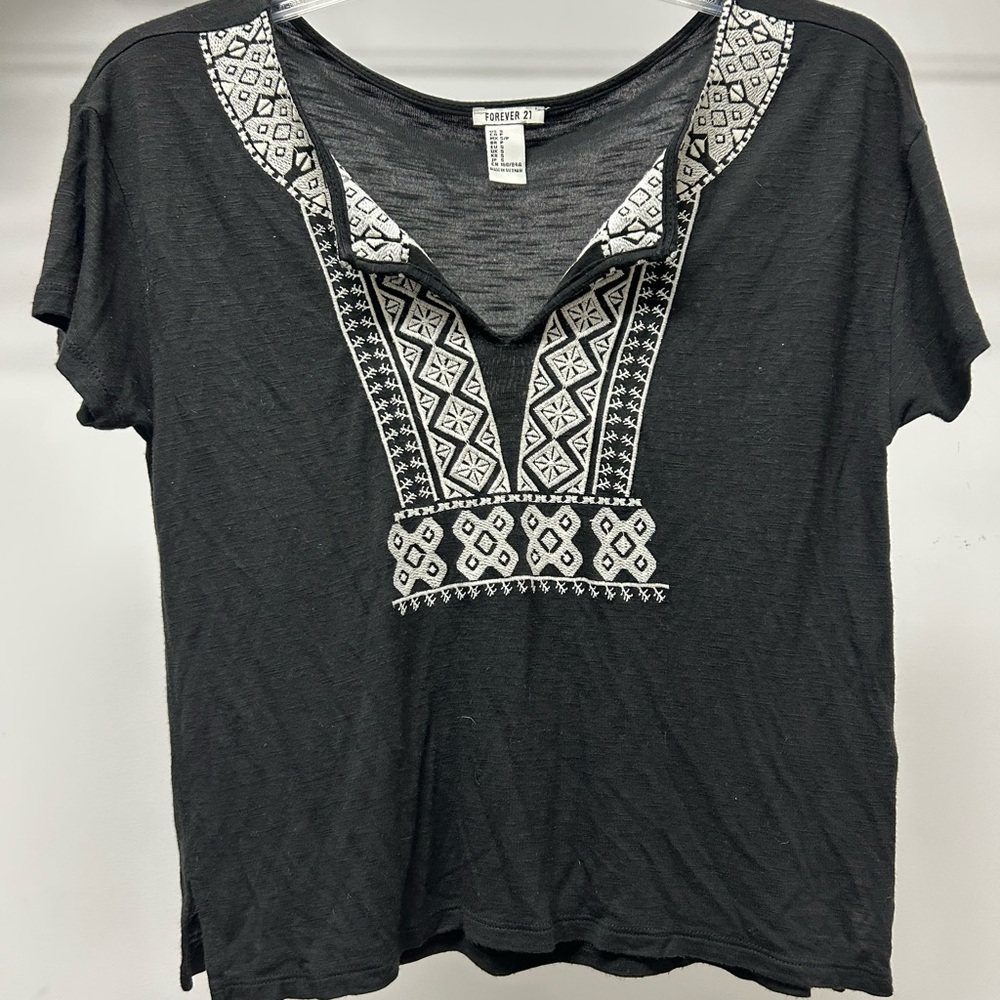 Forever 21 Black and White Patterned Blouse